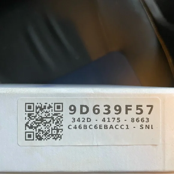 Off-White QR Code with Green Center